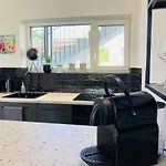 Peter's Lucky Home, Modern Neubau Am Balaton 아파트 *
