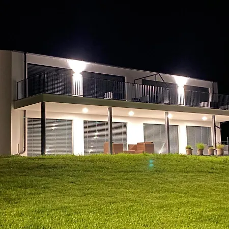 Peter's Lucky Home, Modern Neubau Am Balaton Apartment