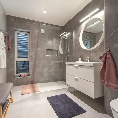 Peter's Lucky Home, Modern Neubau Am Balaton Apartment