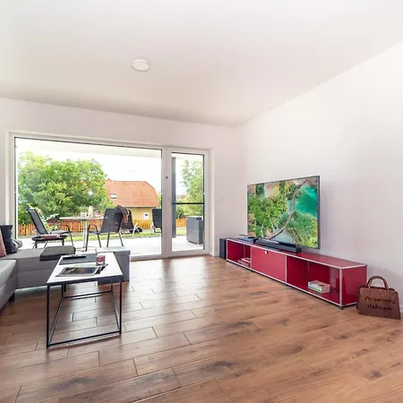 Peter's Lucky Home, Modern Neubau Am Balaton